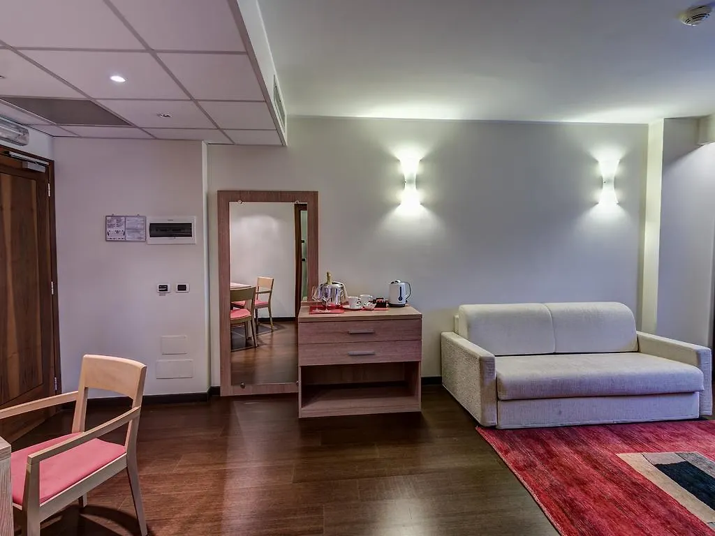 Hotel Capital Rovigo 4*,